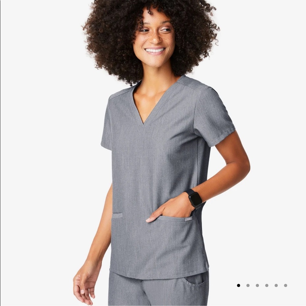Figs casma scrub top in graphite